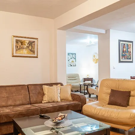 Hills Апартаменты *